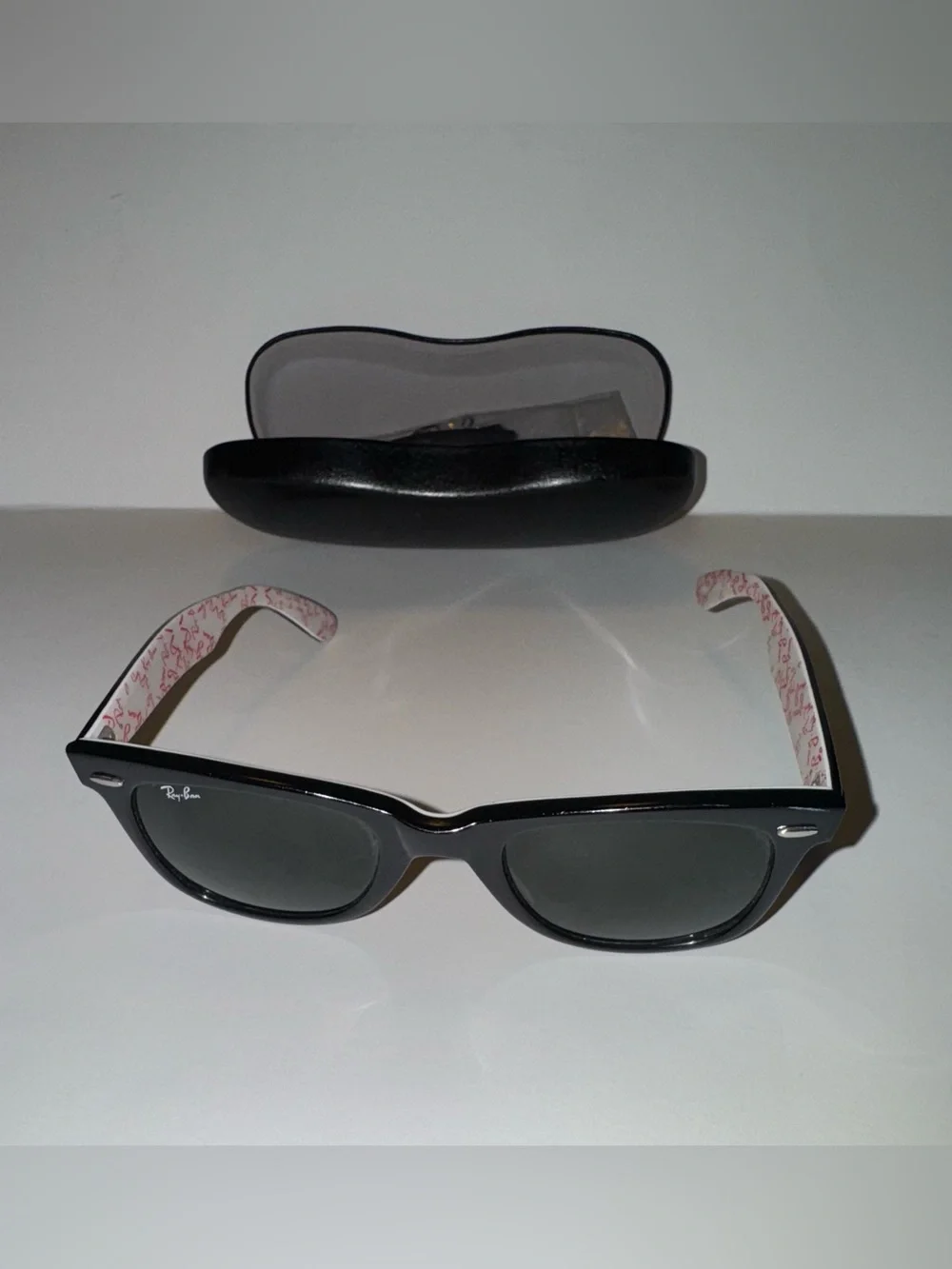 Limited Edition Rayban Wayfarer Sunglasses Logo Hardshell Case RB 2140 1017